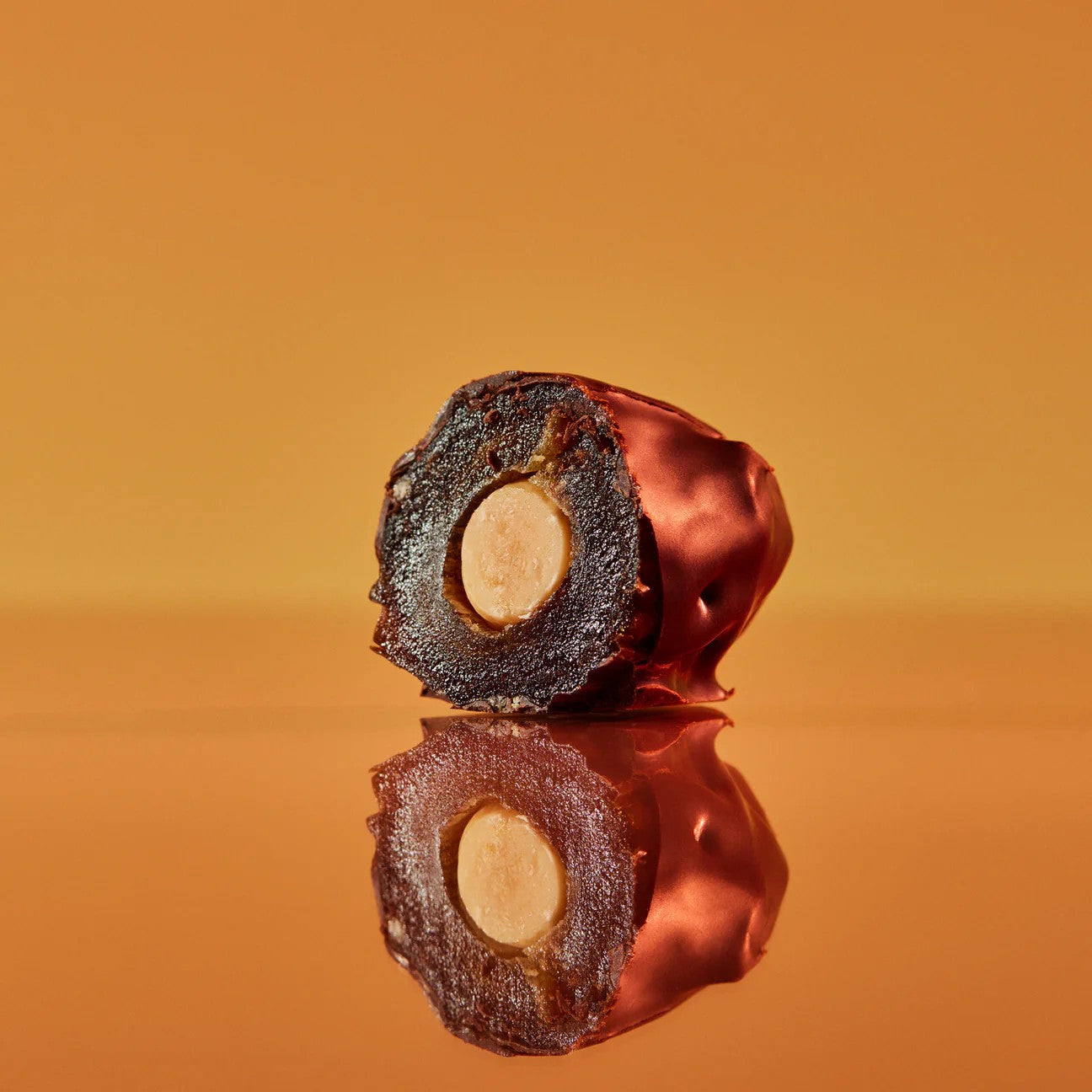 Medjool datulės, įdarytos lazdyno riešutais, padengtos 100% šokoladu