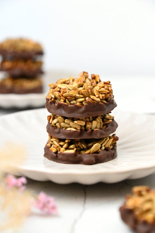 Sunflower seed and chocolate sweet snacks without added sugar